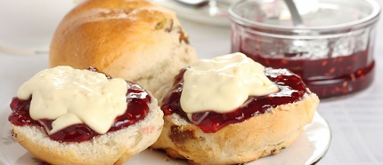 Picture of a cream tea to represent children's activities and services in Devon